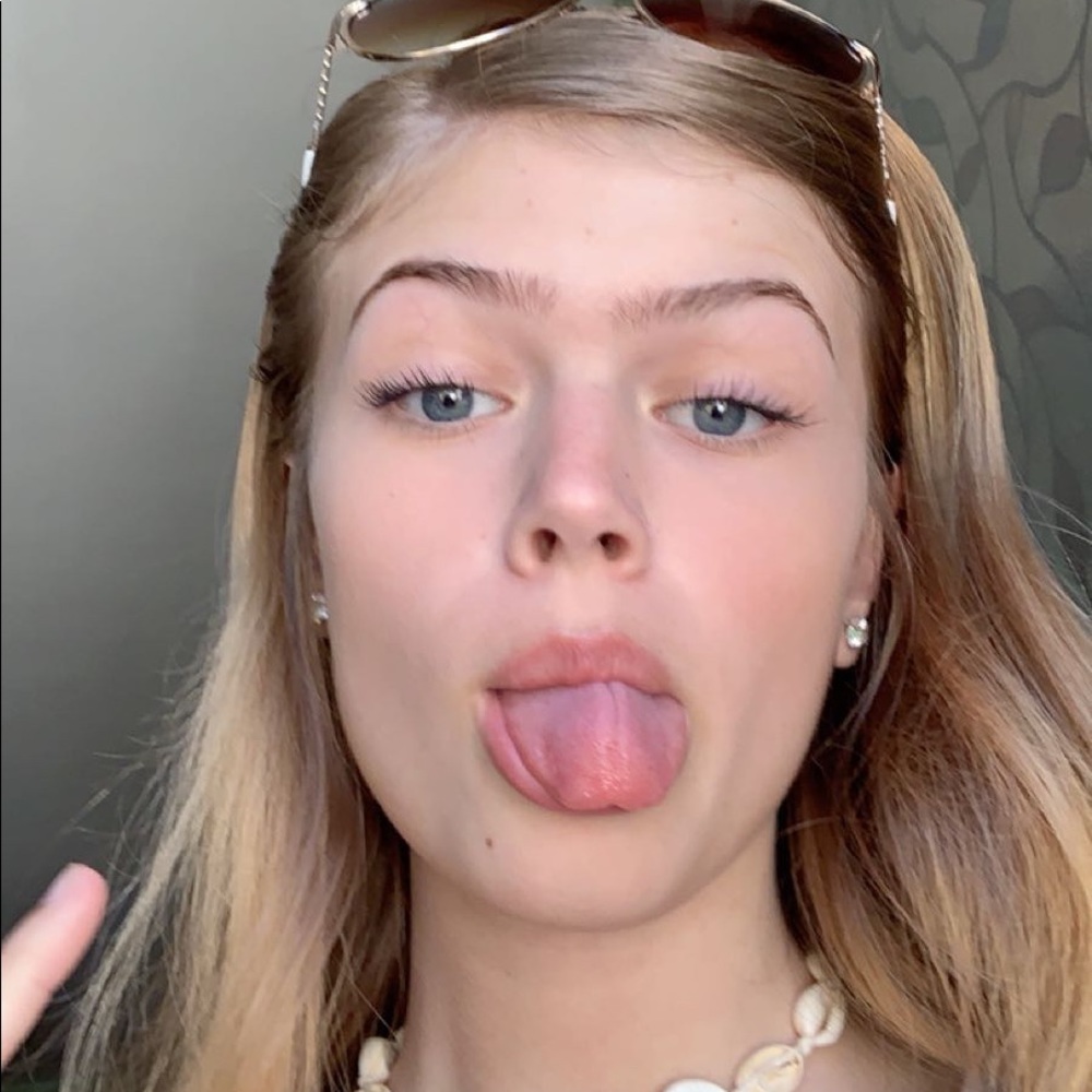 Meet your Posher, Elyse